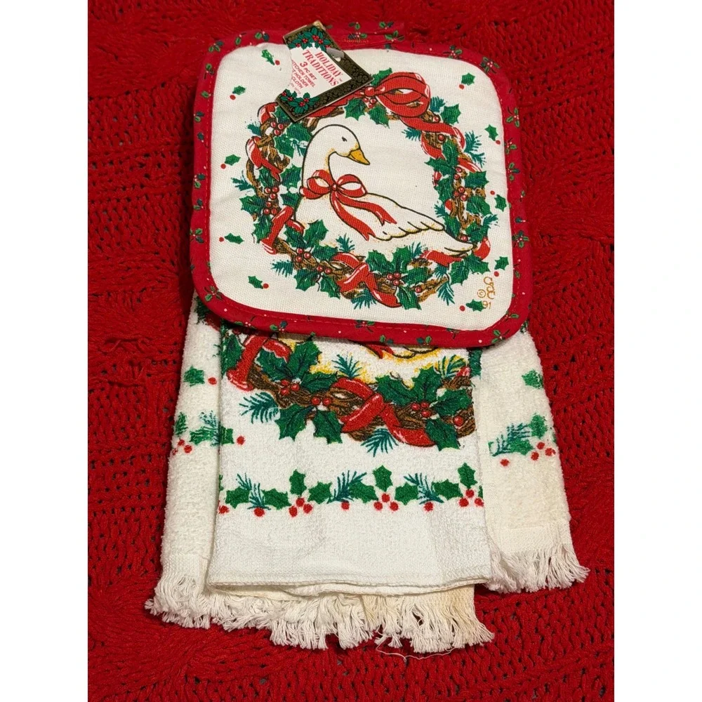 Vintage Holiday Traditions Christmas Goose 3 Pc Kitchen Towel Pot Holder Set